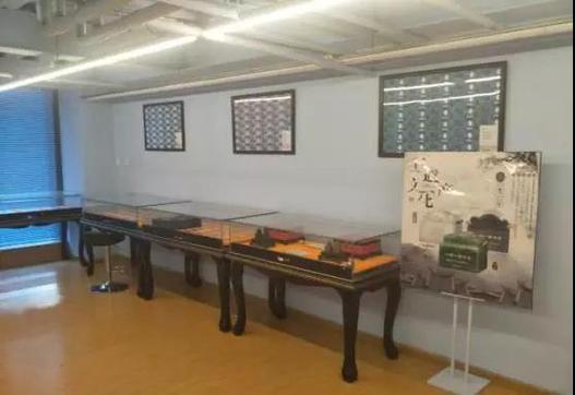服务;组织文化艺术交流活动;经济贸易咨询;会议服务;承办展览展示活动